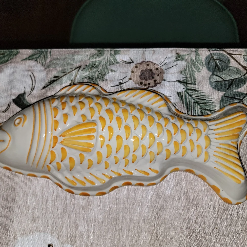 Bassano Ceramiche ABC Made In Italy Ceramic White & Gold Large Smiling Fish Mold - Picture 2 of 13